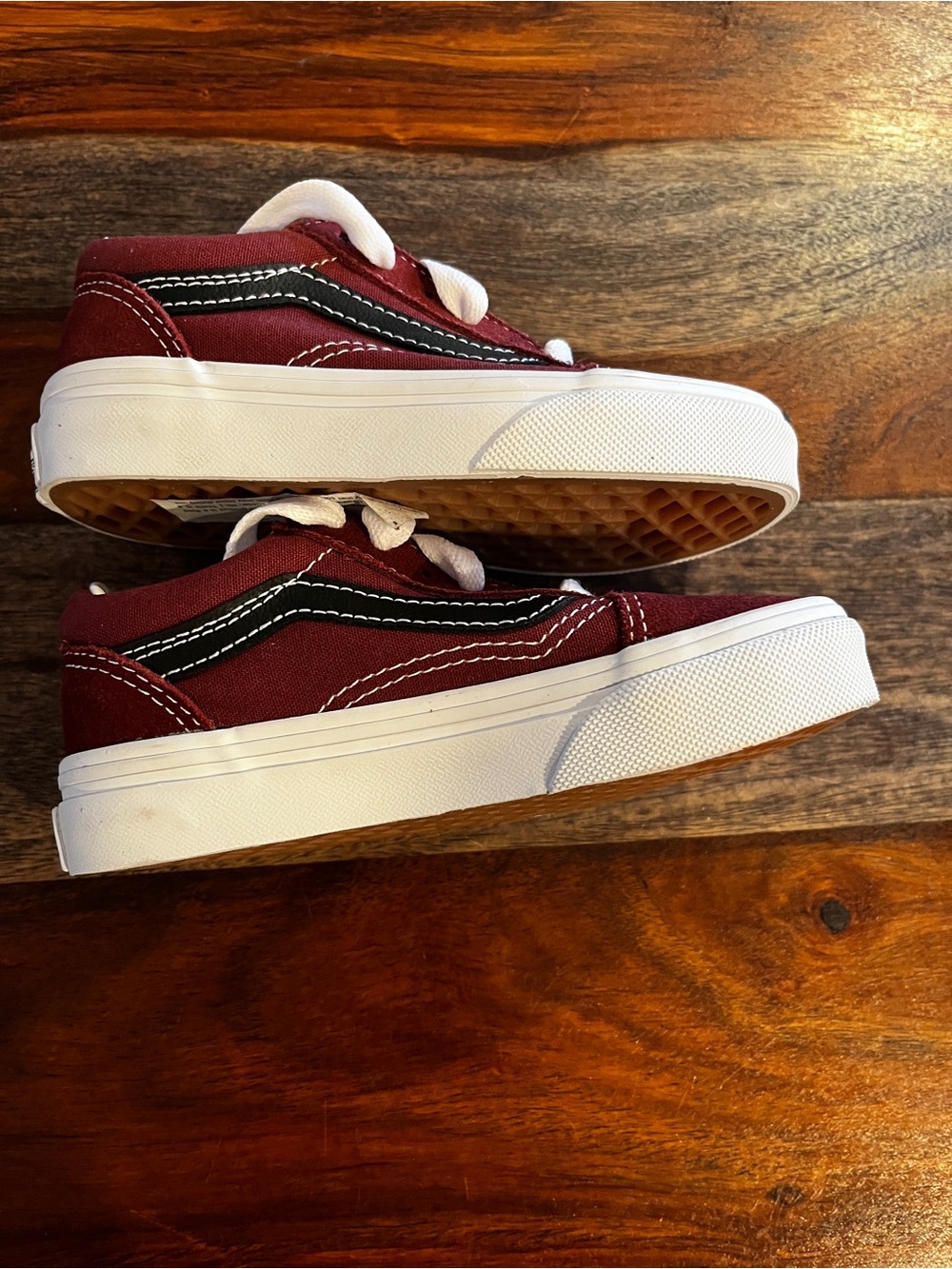 VANS Kids Low-Top Canvas Skate Shoes in Burgundy with White Sole